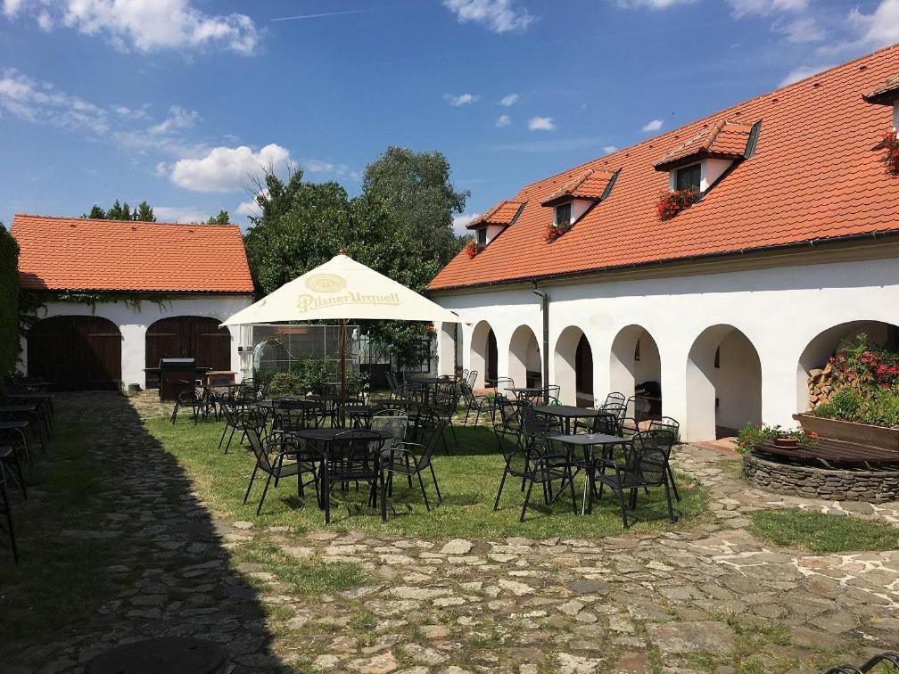 Habansky Dum Hotel Dolni Vestonice Exterior photo
