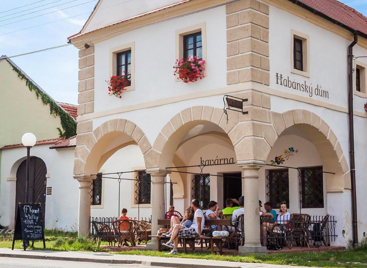 Habansky Dum Hotel Dolni Vestonice Exterior photo